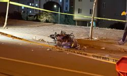 Kamyonete çarpan motosikletteki 2 kişi öldü