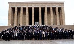 Tüm illerden gelen öğretmenler Anıtkabir’i ziyaret etti