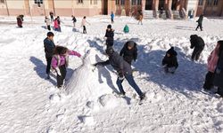 Bazı illerde kar yağışı nedeniyle eğitime bir gün ara verildi