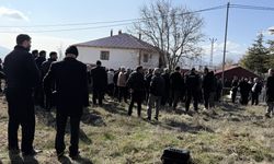 Kayseri'de öldürülen apartman görevlisinin eşi defnedildi