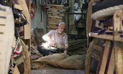 60 yıllık semerci ustası mesleğini yaşatmaya çalışıyor