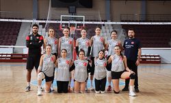 Depremzede kadın voleybol takımı 2. Lig'de zirveye oynuyor