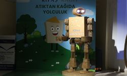 Atık Kağıtlardan Üretilen Karton Robot Öğrencilere Çevre Bilinci Kazandırdı