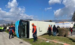 Halk Otobüsü İle Hafif Ticari Aracın Çarpıştığı Kazada 17 Kişi Yaralandı