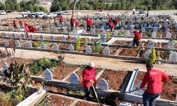 Büyükşehir, Mezarlıklarda Bakım ve Düzenleme Çalışmalarını Sürdürüyor