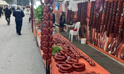 Tarihi geçmiş 850 kilogram sucuk ele geçirildi