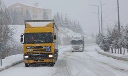 Kar Nedeniyle Kapanan Yolları Açma Çalışmaları Sürüyor