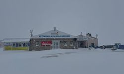 Yedikuyular’da kar kalınlığı yarım metreye ulaştı