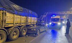 Tıra Arkadan Çarpan Otomobildeki 3 Kişi Yaralandı