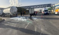 Tır İle Çarpışan Kamyonetteki 2 Kişi Yaralandı