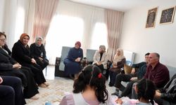 Aile ve Sosyal Hizmetler Bakan Yardımcısı ile Dr. Ünlüer Koruyucu Aileyi Ziyaret Etti