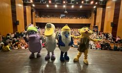 “Kaptan Pengu ve Arkadaşları” Minikler İçin Sahnedeydi