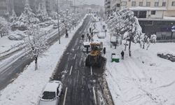 Büyükşehir Yolları Ulaşıma Açık Tutmak İçin Durmaksızın Görev Başında
