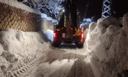 Büyükşehir, Şehrin Dört Bir Yanında Kar Mesaisini Sürdürüyor