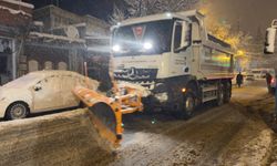 Büyükşehir, Kar Mesaisini Gece Saatlerinde de Kesintisiz Sürdürüyor