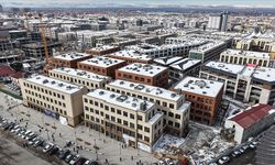 Esnaf yeni çarşıdaki iş yerlerinde kepenk açmaya hazırlanıyor