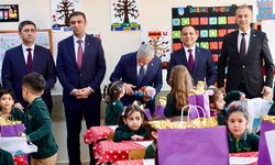 Vali Ünlüer Öğrencilerin Karne Sevincine Ortak Oldu