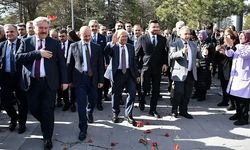 Toplu iş sözleşmesini meşalelerle kutladılar