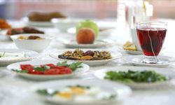 Ramazanda "hızlı ve aşırı yemek" mideyi zorluyor