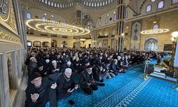 6 Şubat Depremlerinde Hayatını Kaybedenler İçin Camilerde Dua Edildi