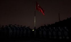 Mehmetçik, 6 Şubat depremleri için saygı duruşunda bulundu