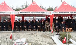 Deprem Şehitleri Kabri Başında Dualarla Yad Edildi