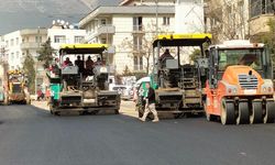 Büyükşehir, Dulkadiroğlu Yenişehir Mahallesi’nde Asfalt Seferberliğini Sürdürüyor