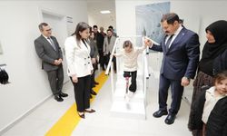 Depremde Bacağını Kaybeden 7 Yaşındaki Zeynep Proteziyle Yeniden Yürüdü