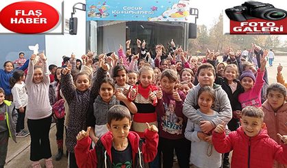 Büyükşehir’in Mobil Çocuk Kütüphanesi Ziyaretlerini Sürdürüyor