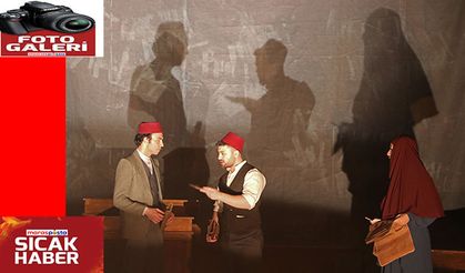 "Cumhuriyet'e Doğru" adlı tiyatro oyunu sahnelendi
