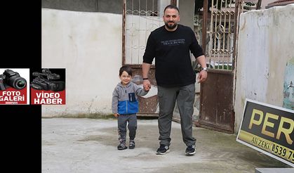 Depremzede perdeci, bacağına takılan protezle hayata tutundu