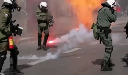 Tren kazasının yıldönümü protestocuları polisle çatışıyor