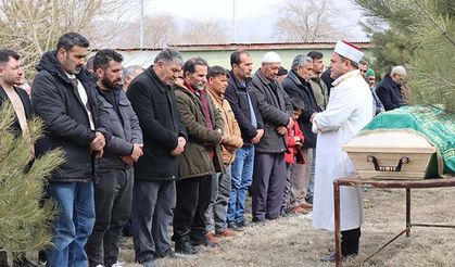 Eski Eşi Tarafından Öldürülen Kadının Cenazesi Defnedildi