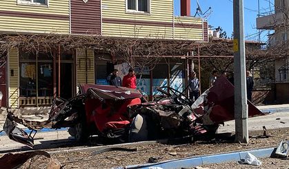Ağaca Çarpan Otomobildeki 1 Kişi Öldü, 1 Kişi Yaralandı