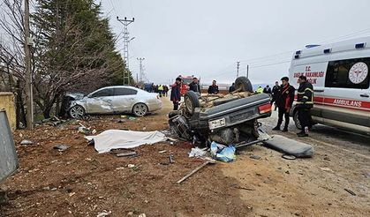 İki Otomobilin Çarpıştığı Kazada 3 Kişi Öldü
