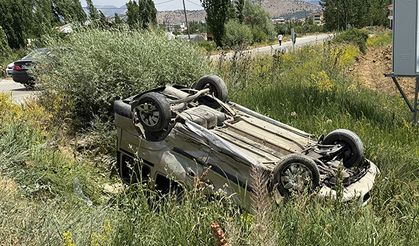 Otomobil ile hafif ticari aracın çarpıştığı kazada 5 kişi yaralandı