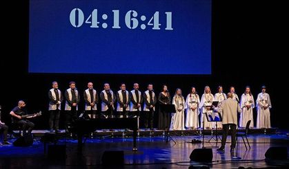Medeniyetler Korosu ve Karsu, depremzedeler yararına Hollanda'da konser verdi