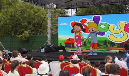 Niloya ve Arkadaşlarından Minik Kalplerle Anlamlı Buluşma