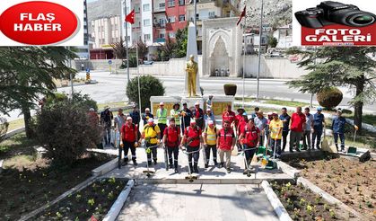 Büyükşehir’in Temizlik Timi Elbistan’da Sahada