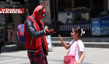Türkiye'yi gezen "Örümcek Adam" Siirt'te
