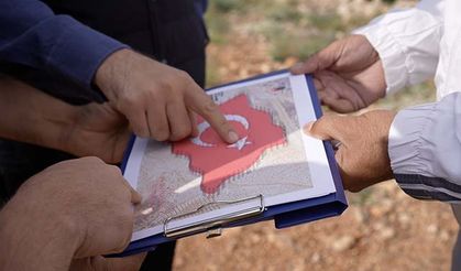 Zirveye Dev Türk Bayrağı ve İstiklal Madalyası İşleniyor