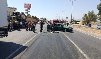 Kamyonete Çarpan Otomobildeki Kişi Yaralandı