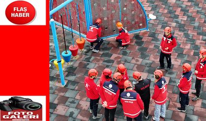 Öğretmenler olası afetlerde hayat kurtarmaya hazırlanıyor