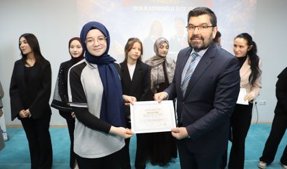 Gençler Kürsüde Büyük Heyecana Sahne Oldu