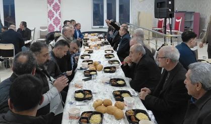 CHP Höyüklü’de Vatandaşlarla Aynı Sofrayı Paylaştı