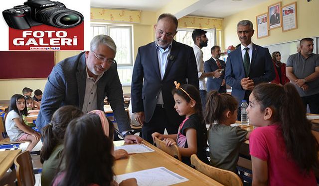 Çorum Belediyesinden depremzede öğrencilere kırtasiye desteği