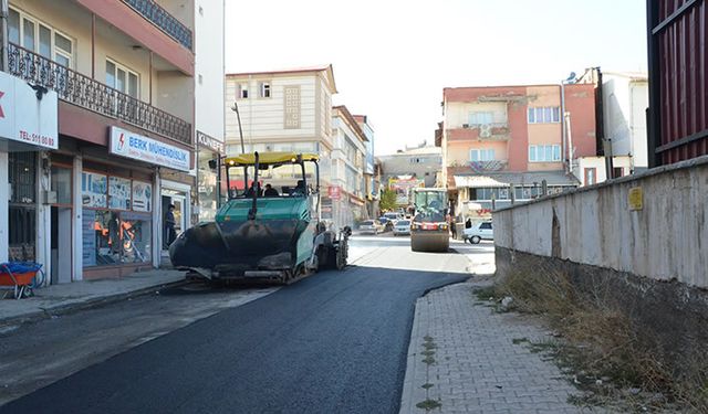Afşin’de asfalt çalışmaları sürüyor