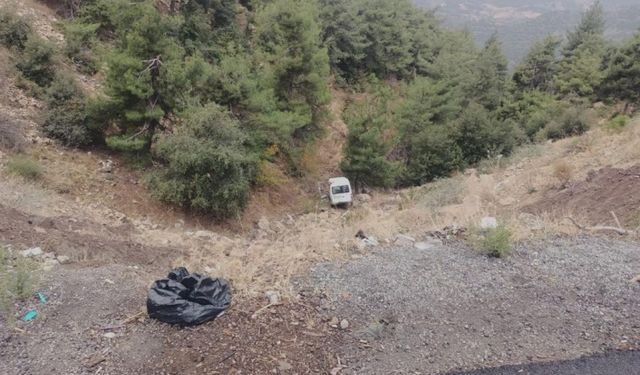 Araç 40 metrelik uçuruma yuvarlandı: 3 yaralı