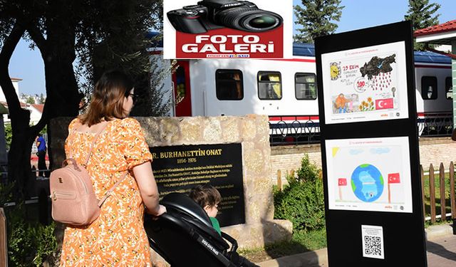 Depremzede çocukların Cumhuriyet'in 100. yıl resimleri sergileniyor