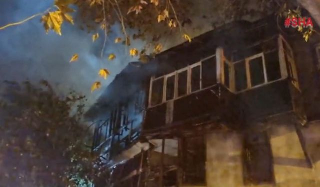 Dulkadiroğlu’nda tarihi konak yangında kül oldu